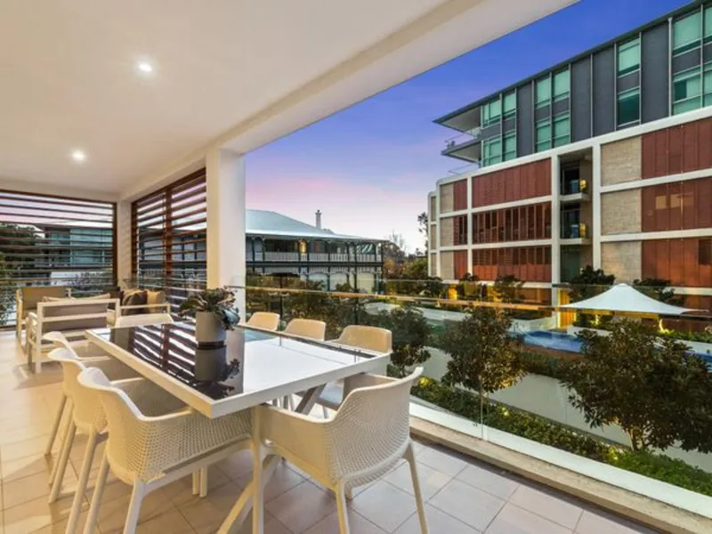 Stunning three bedroom two bathroom FURNISHED apartment