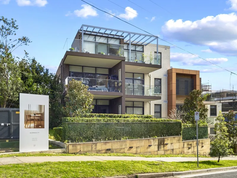 Contemporary Living in a Peaceful Locale
