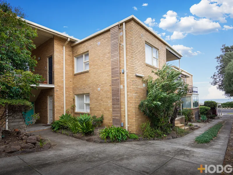 Please contact Molly Rogerson to arrange an inspection; sandringhamPM2@hodges.com.au