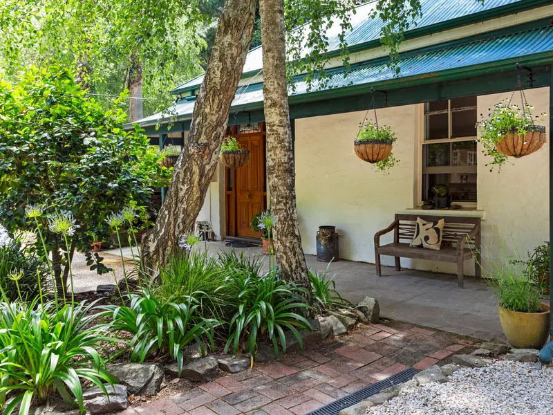 'Glades Cottage' a C1900 love letter to simpler times, tucked secretly away, just steps from Stirling village…