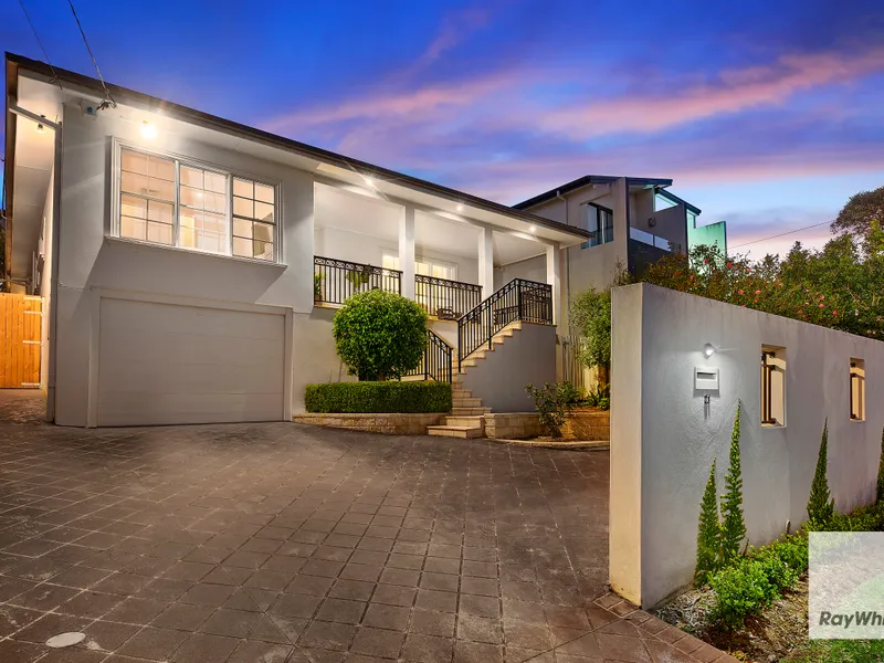Luxurious Family Haven in Blue Ribbon Locale