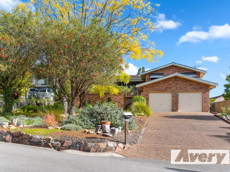 Versatile Family Retreat by the Lake