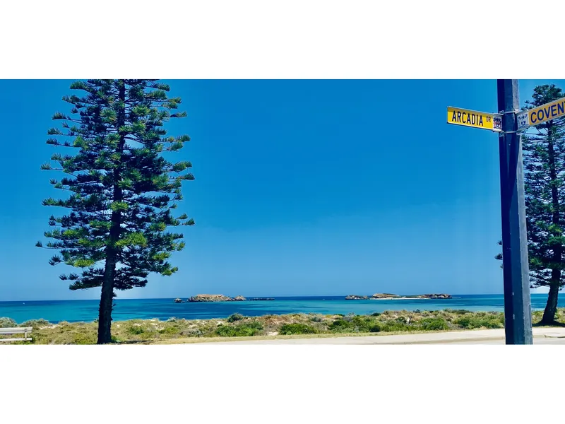 Charming 1950s cottage with ocean views