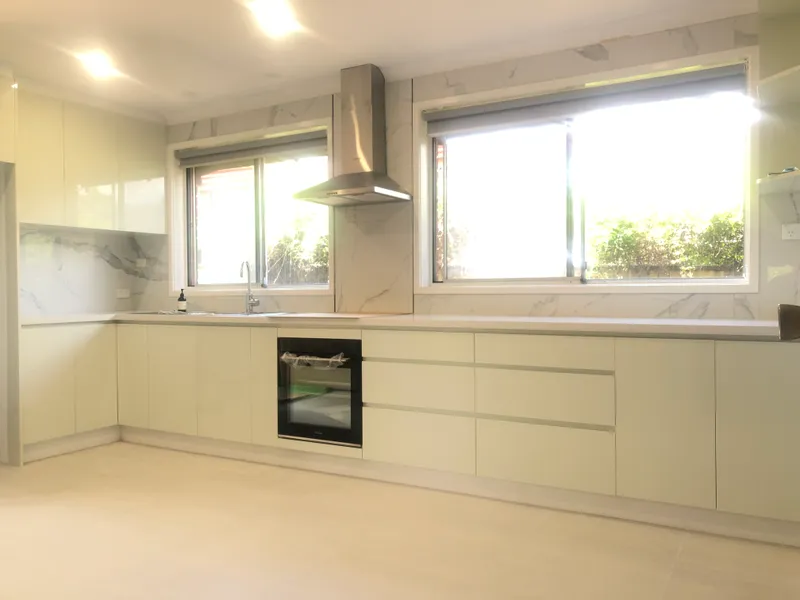RENOVATED HOUSE CLOSE TO SCHOOLS & PUBLIC TRANSPORT