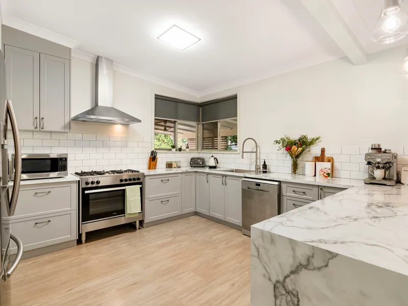 Entertainers Delight in a Popular Location