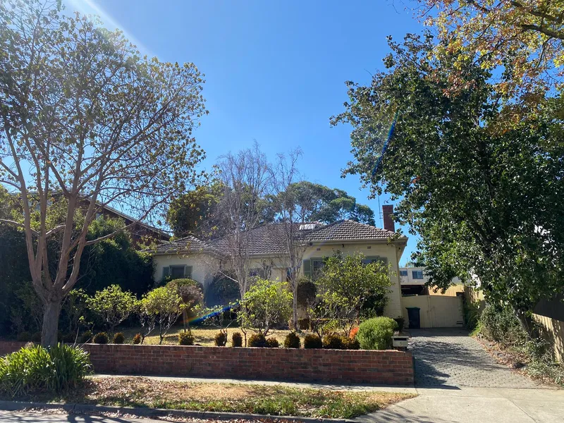 Highly Sought After location in Hawthorn East