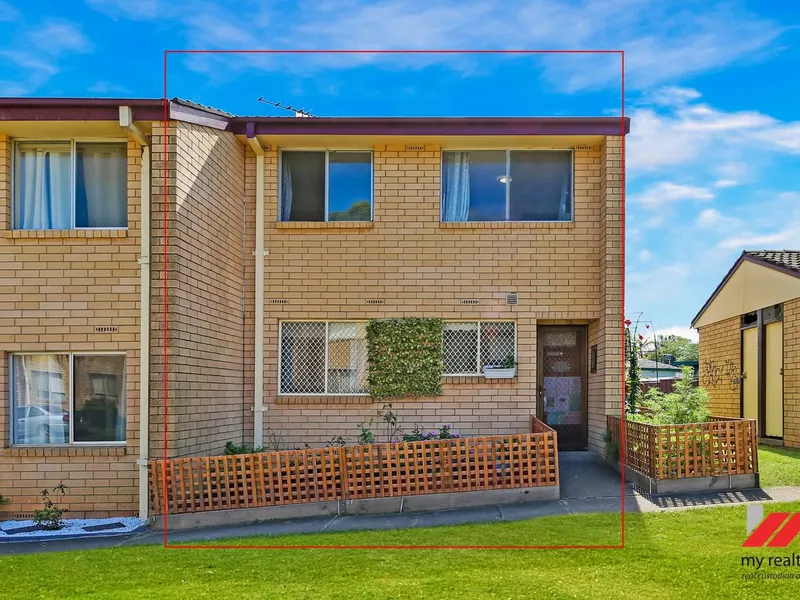 Beautiful Location & Impressive Townhouse For Sale