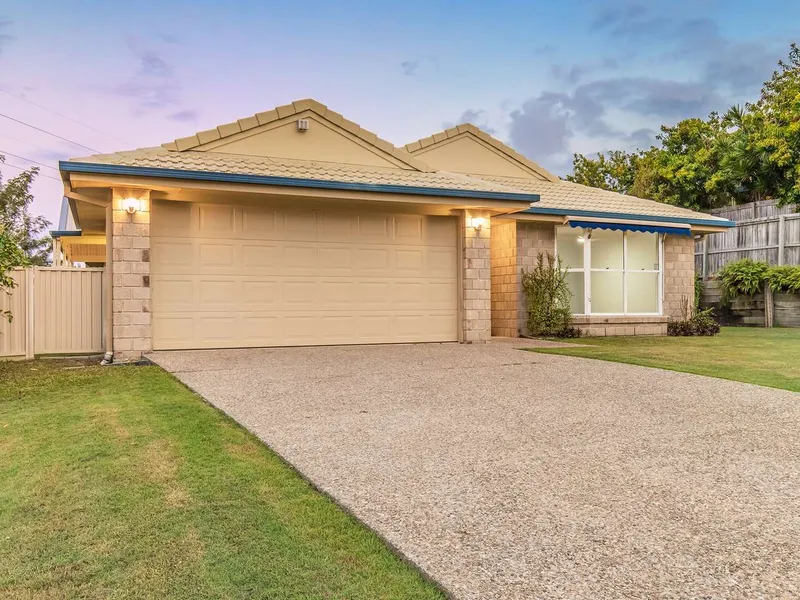 Family home in Ormeau Hills with side yard access