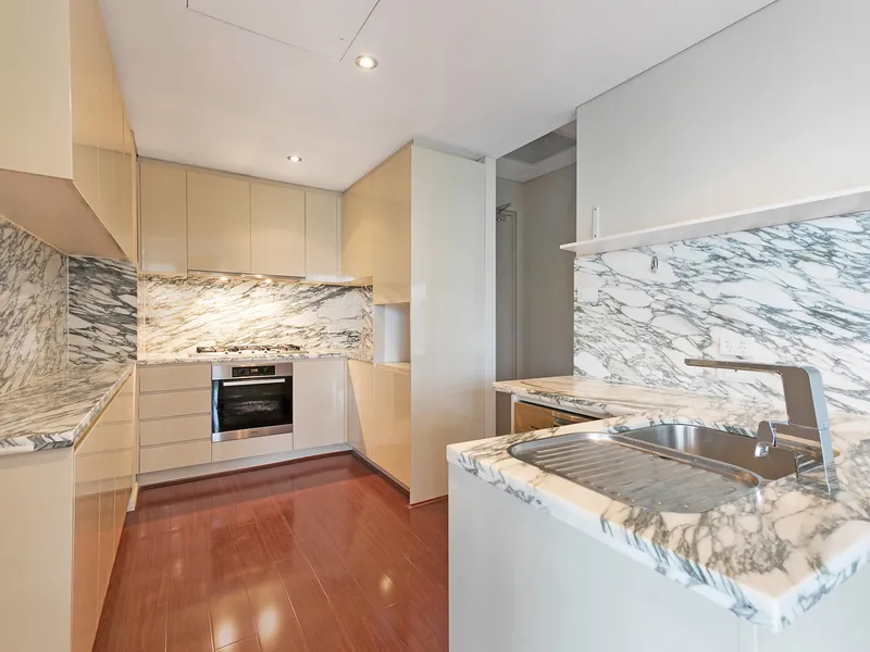 LUXURIOUS PENTHOUSE LIVING