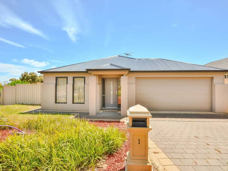 Just a short stroll to the beach!