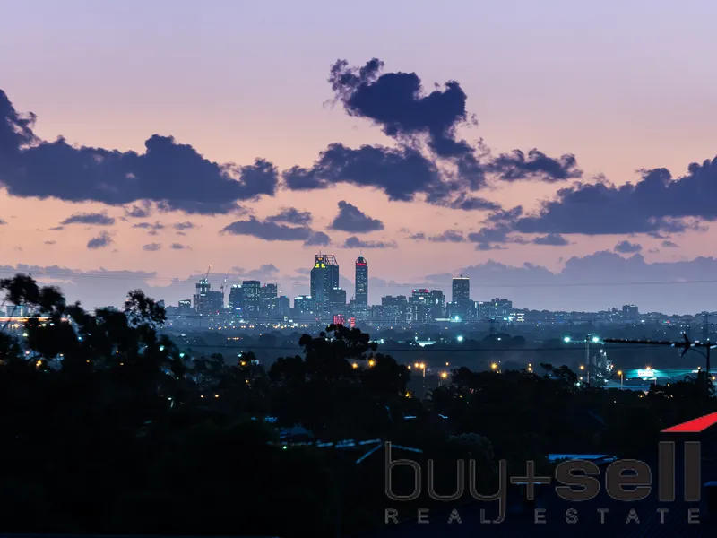 STUNNING CITY VIEWS GREAT FOR FAMILY LIFESTYLE!