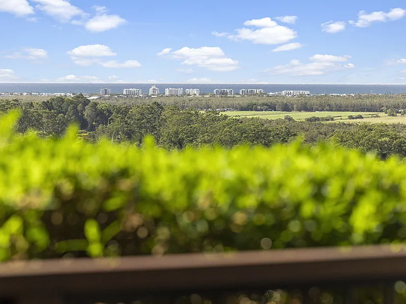 SENSATIONAL OCEAN AND MOUNTAIN VIEWS! DUAL LIVING! STUNNING MODERN DESIGN IN QUIET, FIRST-CLASS LOCATION!