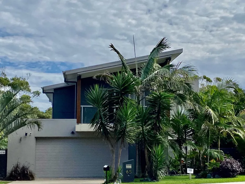 The Beach Side Entertainer!