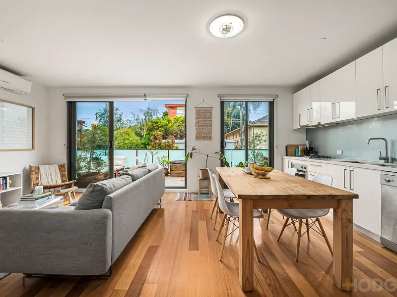 MODERN STYLE & A HUGE TERRACE