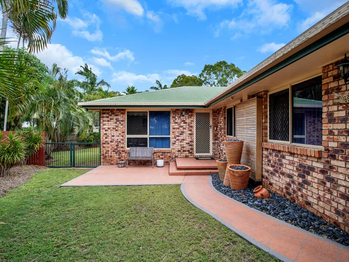 PARTY TIME AT HAYMAN CT!  POOL, ENTERTAINING AREA, MASSIVE HOUSE!