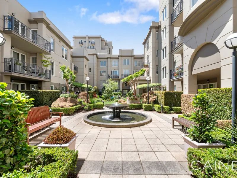 INNER CITY LIVING AT ITS BEST - PRIZE LOCATION
