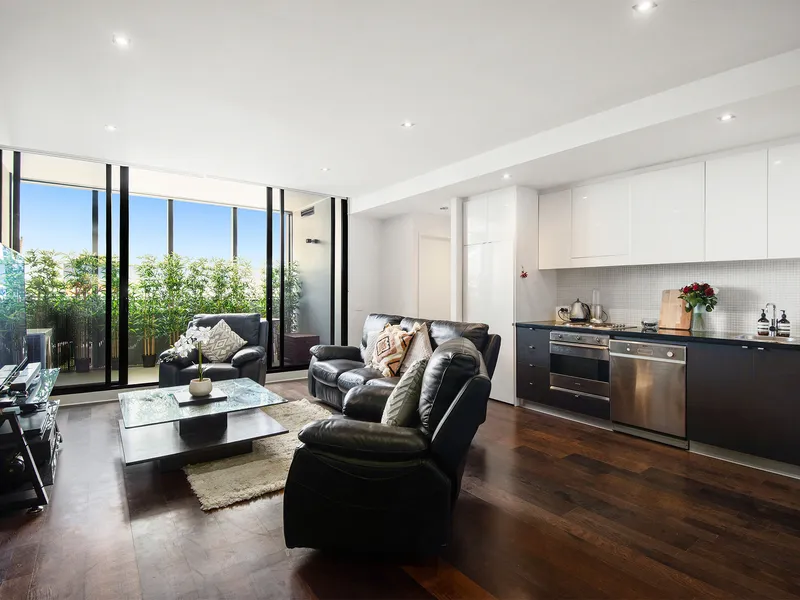 Spacious 2 Bed 2 Bath Beauty In Tranquil Riverside Setting - Vendor Says Sell!