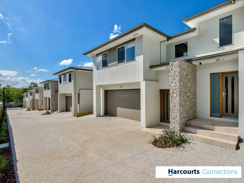 Ultra-modern townhouse with ducted aircon and gorgeous outdoor area