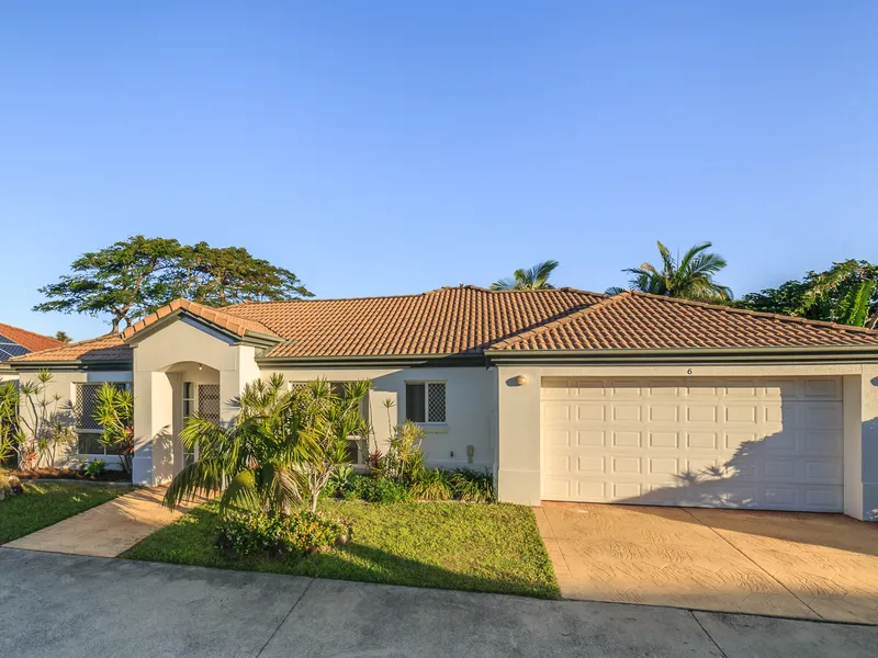 Gorgeous Villa in quiet complex