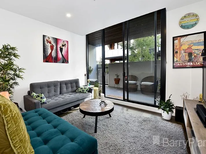 CURRENTLY OWNER OCCUPIED! Modern-luxury apartment, short walk to Monash University!