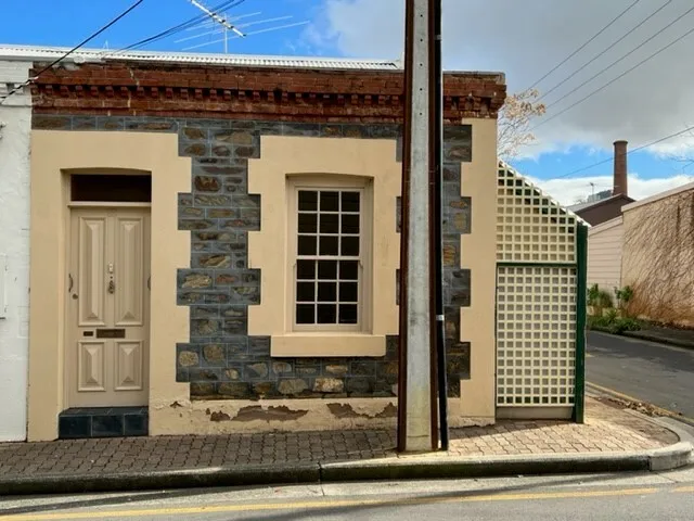 LOVELY COTTAGE IN THE HEART OF ADELAIDE