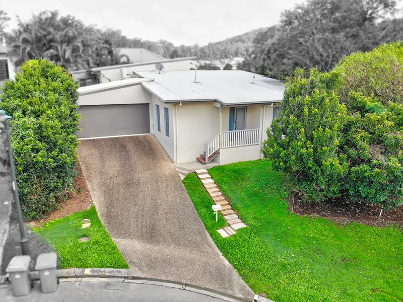 Move Straight In! Large, Modern Upper Coomera Duplex