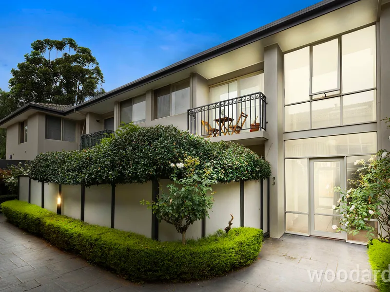 Fantastic Low-Maintenance Entry to Inner-Suburban Living