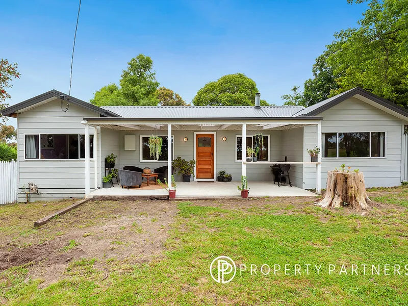 DELIGHTFUL COUNTRY COTTAGE WITH VINEYARD VIEWS