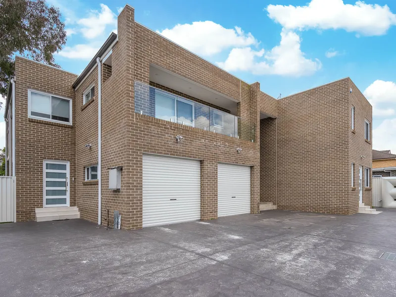 Near new 4 bedroom triplex