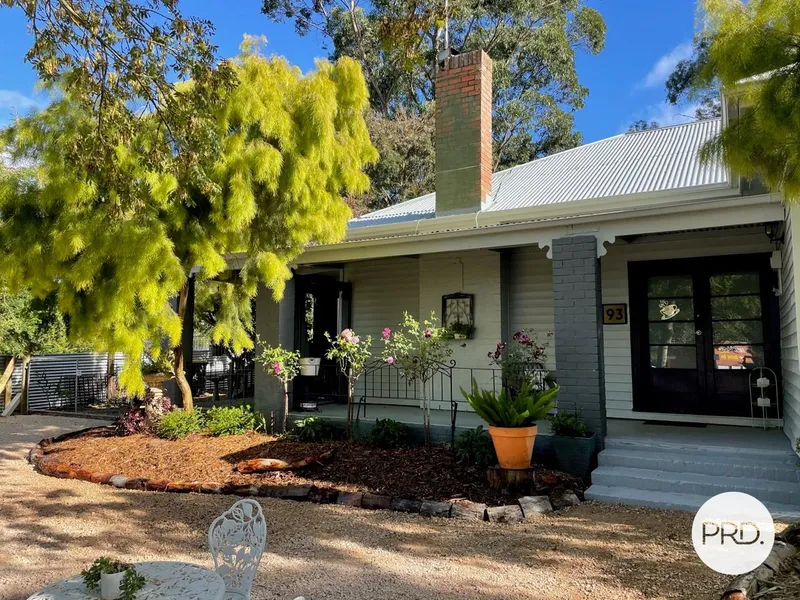 Central Gordon Position, 75 Minutes From Melbourne 