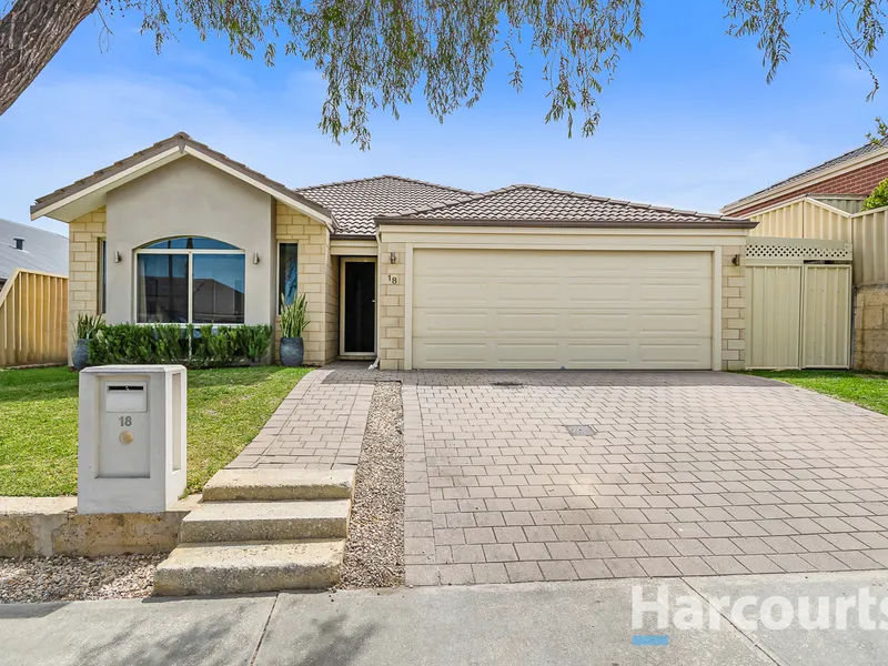 SPACIOUS FAMILY LIVING!