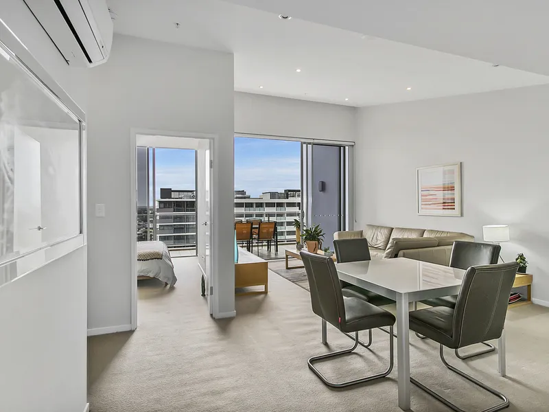 TOP FLOOR Penthouse style Apartment in PRESTIGIOUS Portside!