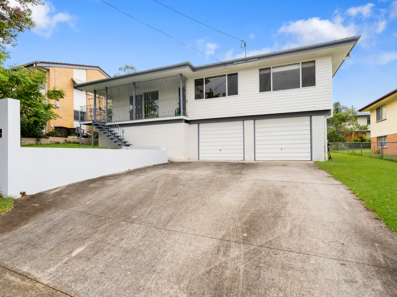 FRESHLY UPDATED HIGHSET HOME!