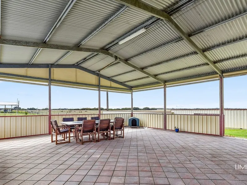 Complete Coastal Retreat