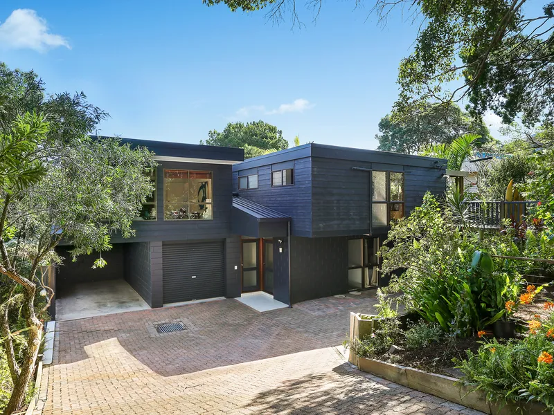 Mid-century sensation on Noosa Hill
