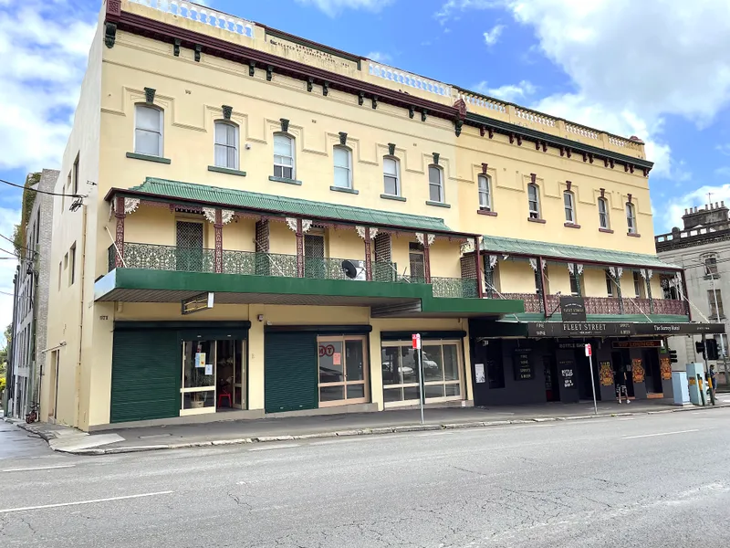WALK TO CENTRAL & REDFERN STATION