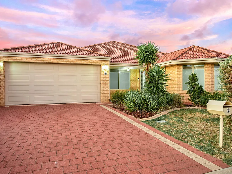 PERFECTLY LOCATED, ROOM FOR EVERYONE!