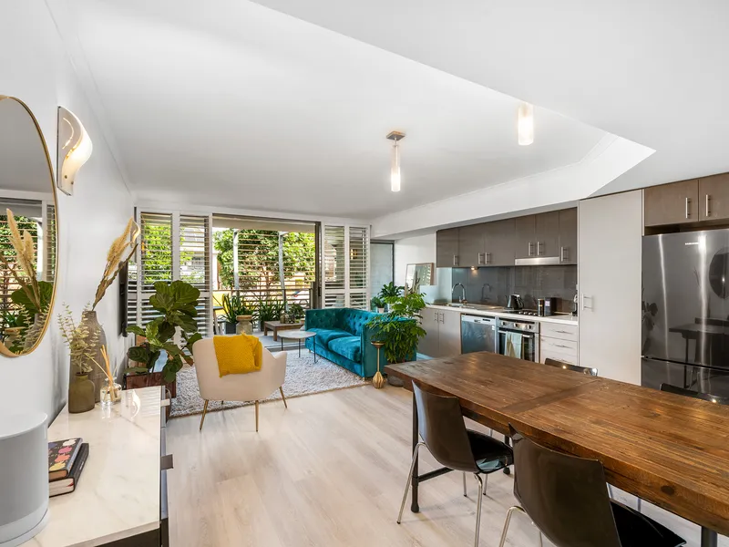 119m2 of Designer Lifestyle Living with Two Car Parks!