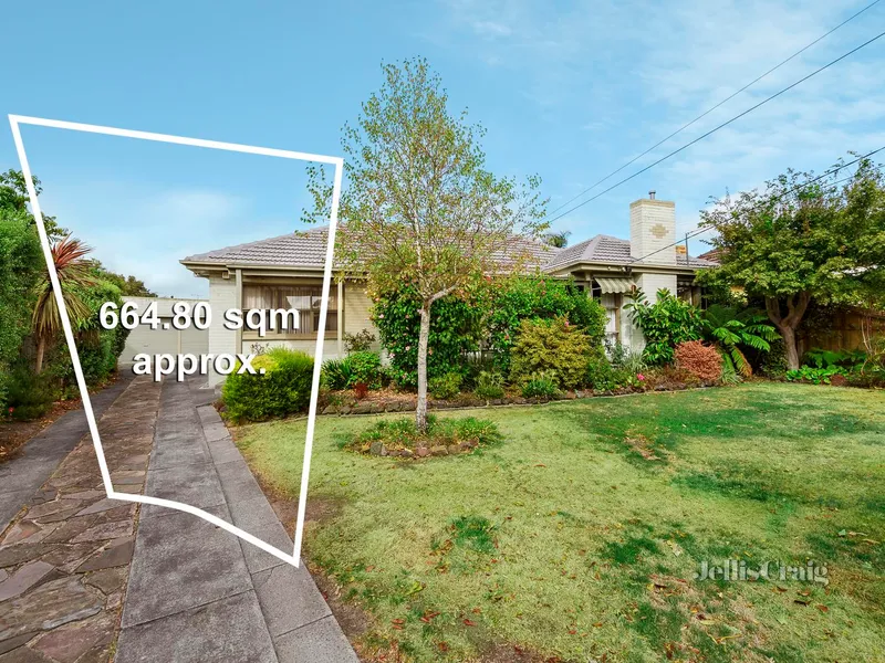 Large family living in a perfect location!