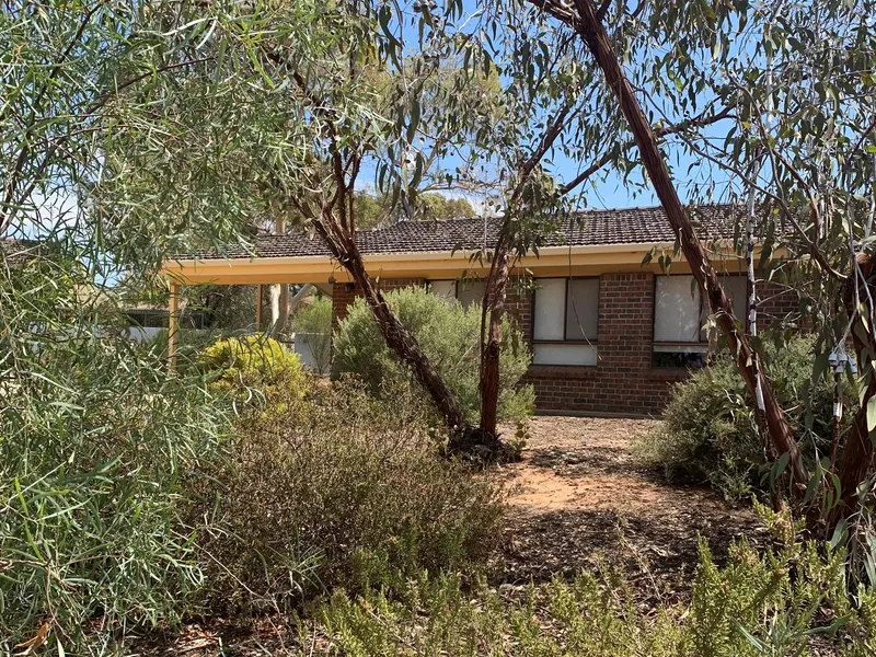 Neat & Tidy Two-Bedroom Villa in Town Centre. No Pets Sorry.