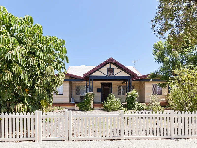 3 X 1 + Study CHARACTER HOME - Walk to Train Station & Cafes