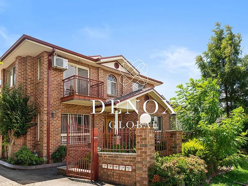 OVERSIZED DOUBLE BRICK SEMI-DETACHED TOWNHOUSE, NO STRATA FEES
