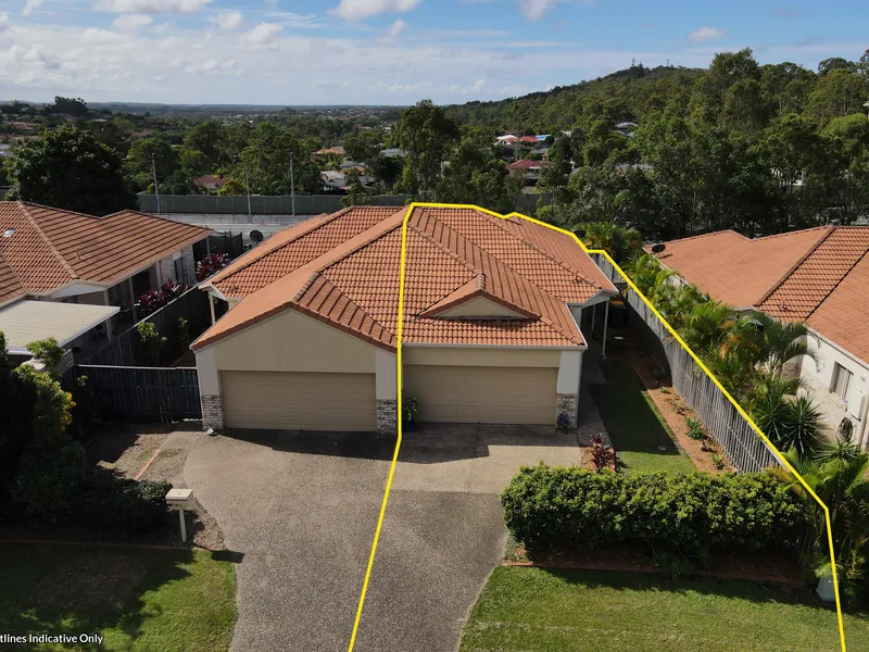 Great Buying! Immaculate Spacious Duplex In Private, Family Friendly Location