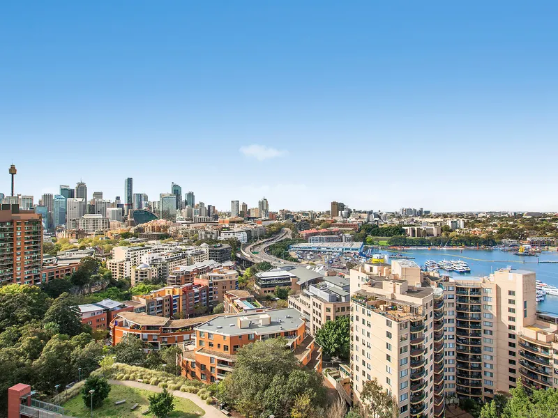 SPECTACULAR HARBOUR VIEWS & CONTEMPORARY LUXURY