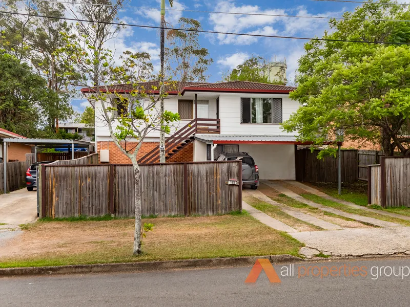 Need More Space for the Growing Family? Dual Living Potential !!