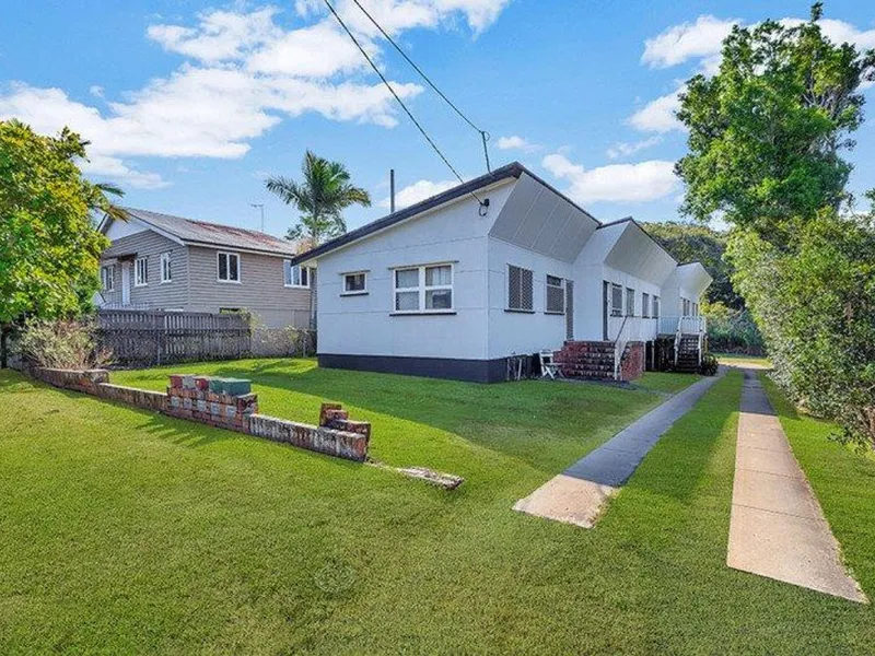 Low maintenance unit in a prime location!