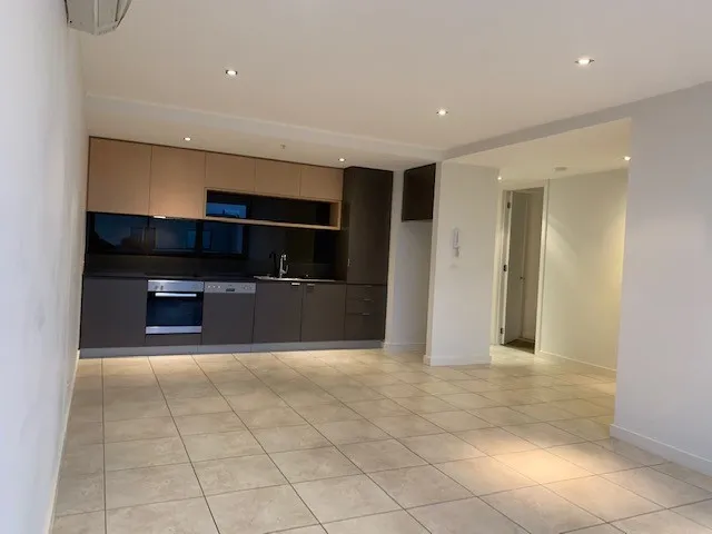 CONTEMPORARY DESIGN, LIGHT AND SPACIOUS 2 BEDROOM, 2 BATHROOMS AND 1 CARPARK WITH BALCONY
