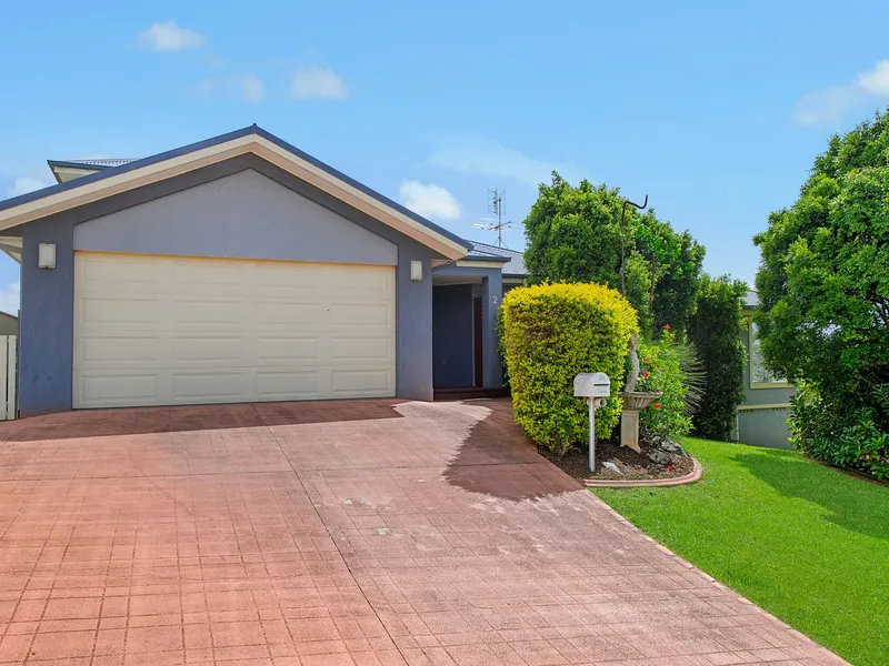 The Ultimate Family Home Only 1.3 Km to Shelly Beach