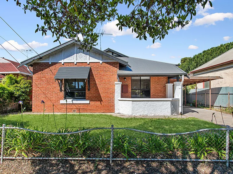 NEWLY RENOVATED CHARACTER HOME ON HUGE 783m2 APPROX. OF LAND!