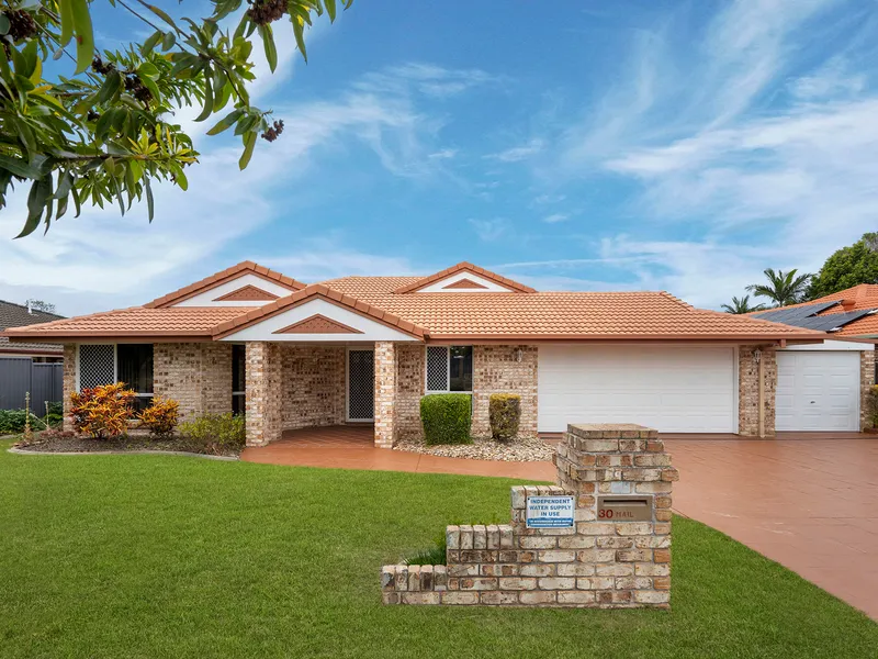 Exquisite 4-Bedroom Single Storey Home in Stretton College Catchment